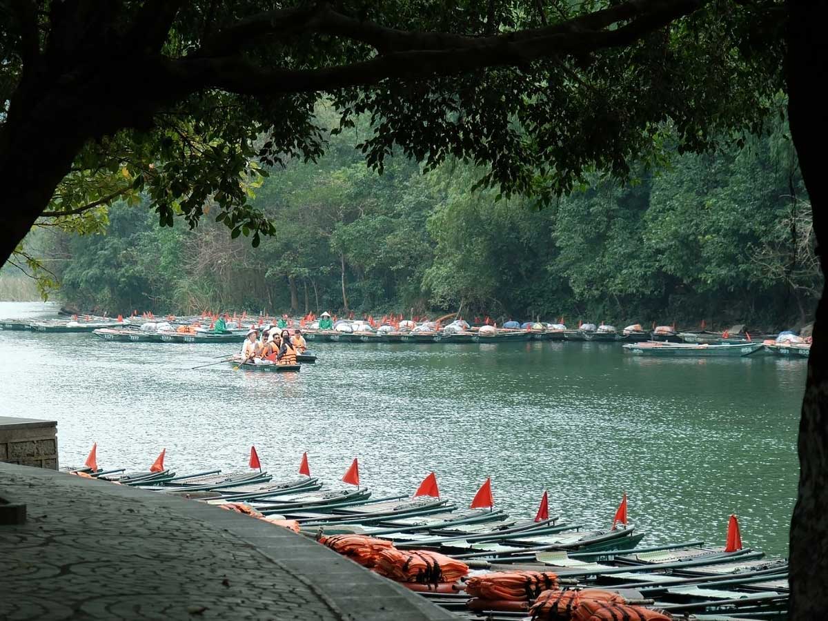 Biến động du khách đến du lịch Tràng An 2/9 sang hành trình ngắn ngày vì thuận lợi di chuyển. (Nguồn: Sưu tầm)