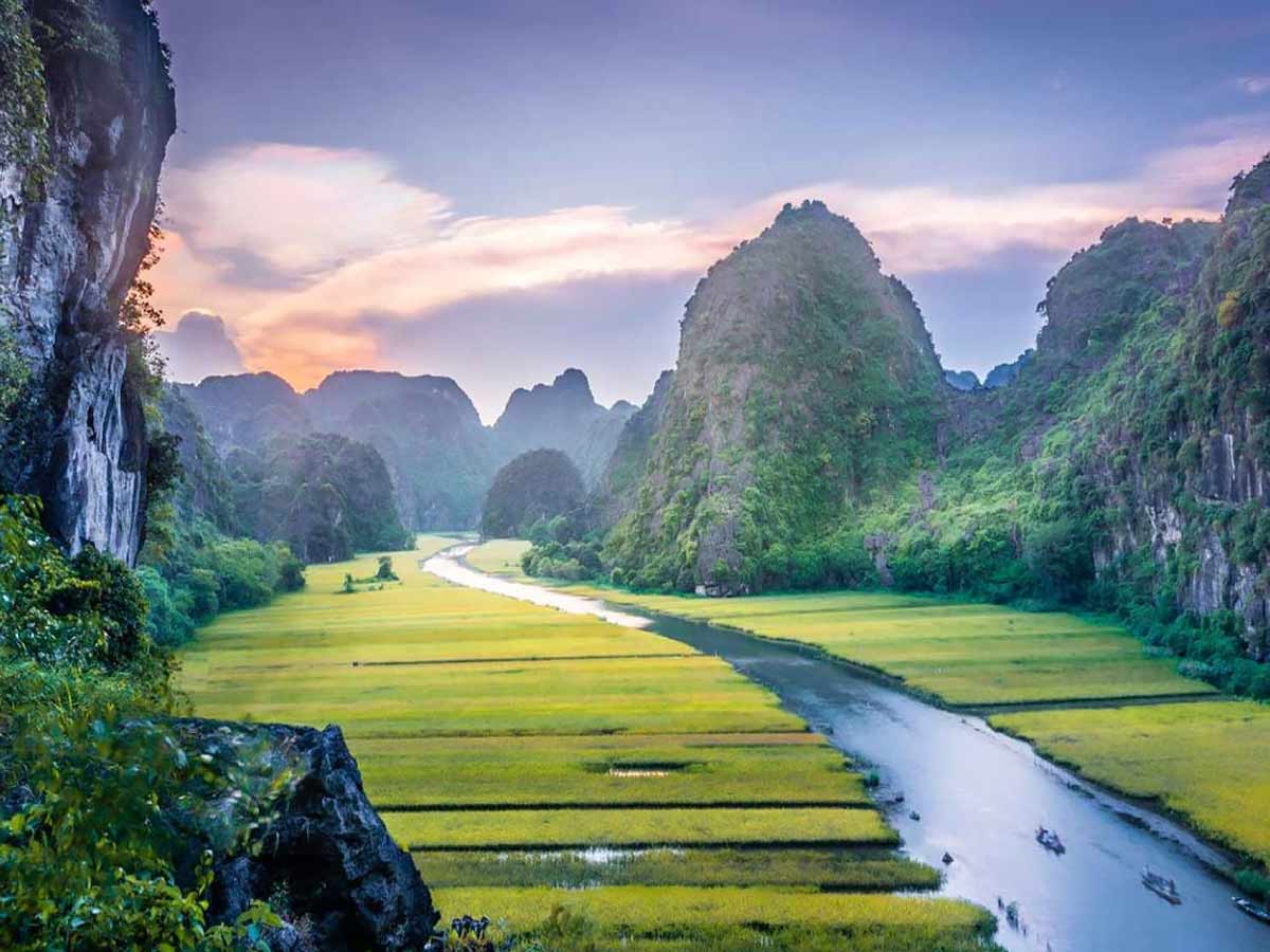 Thời điểm tham quan lý tưởng là trước 8 giờ sáng thường có ánh sáng dịu nhẹ và lượng khách cũng chưa đông. (Nguồn: Sưu tầm)