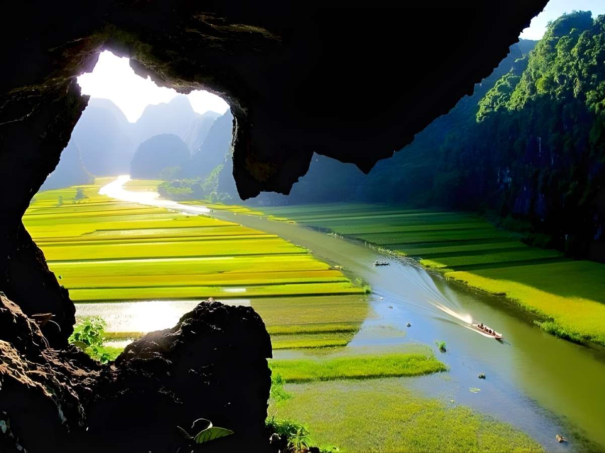 Tam Cốc Bích Động là khu danh thắng sông núi Ninh Bình. (Nguồn: Sưu tầm)