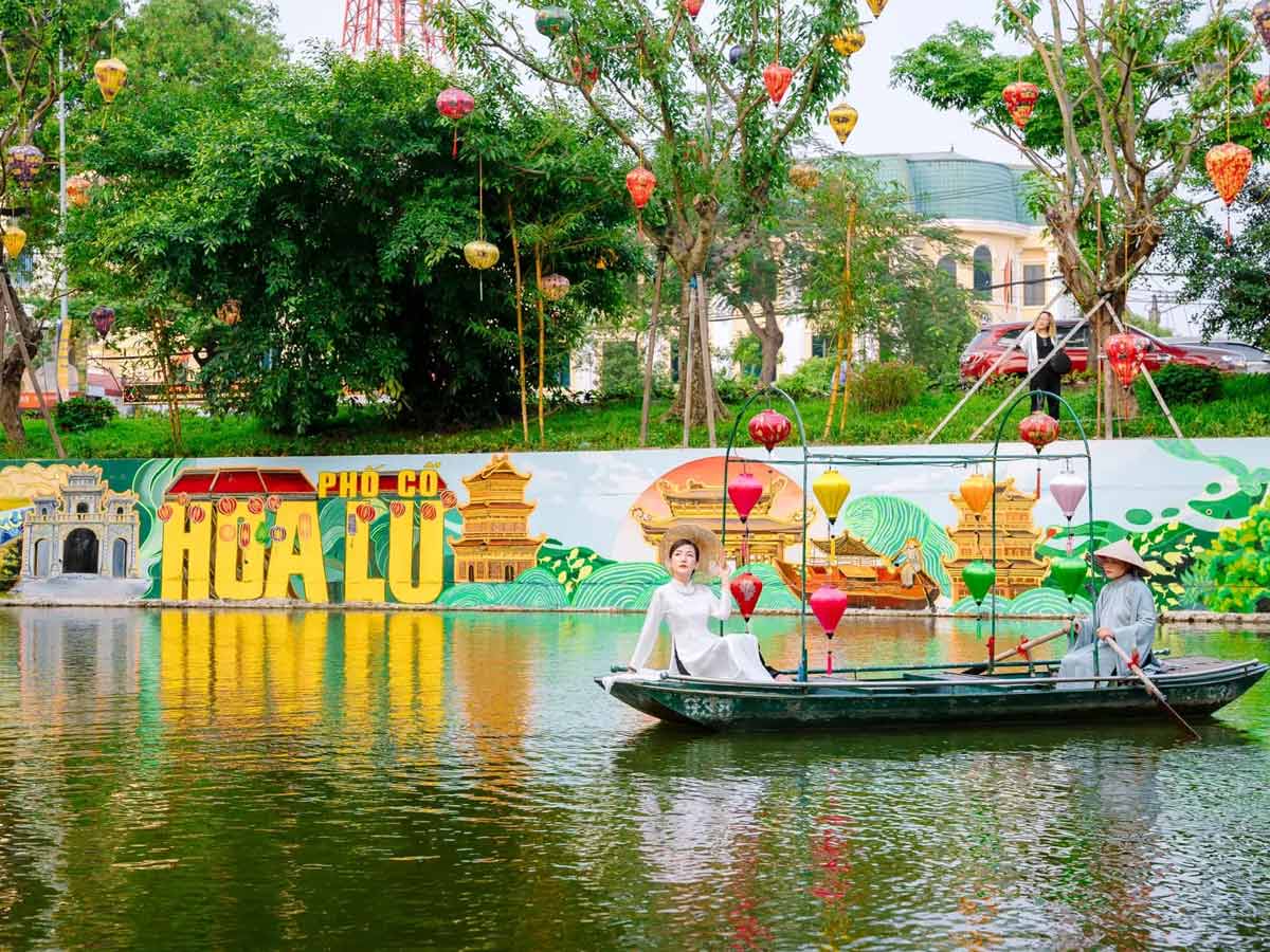Phố cổ Hoa Lư dịp 2/9 thường tổ chức nhiều chương trình biểu diễn nghệ thuật dân gian. (Nguồn: Sưu tầm)