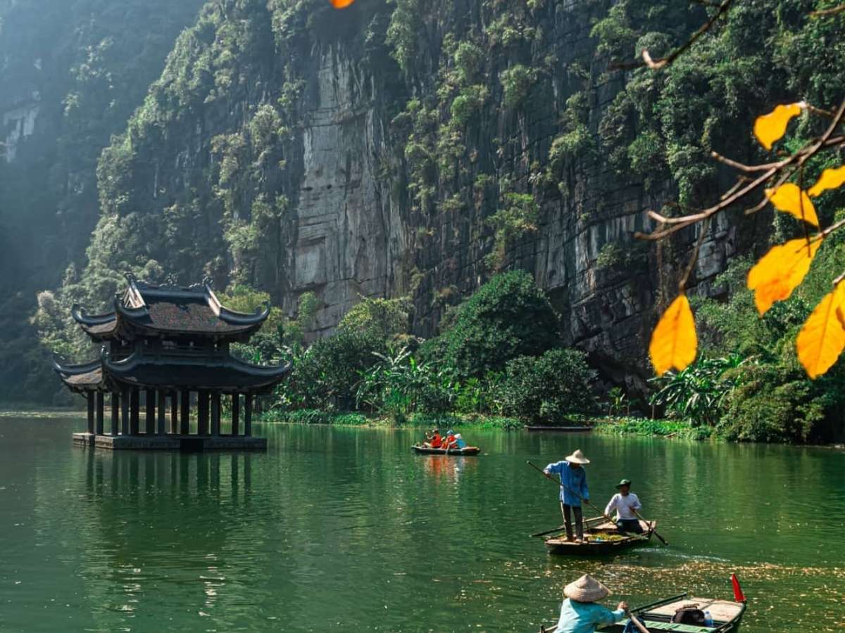 Tràng An là di sản thiên nhiên với sông nước và hang động. (Nguồn: Sưu tầm)