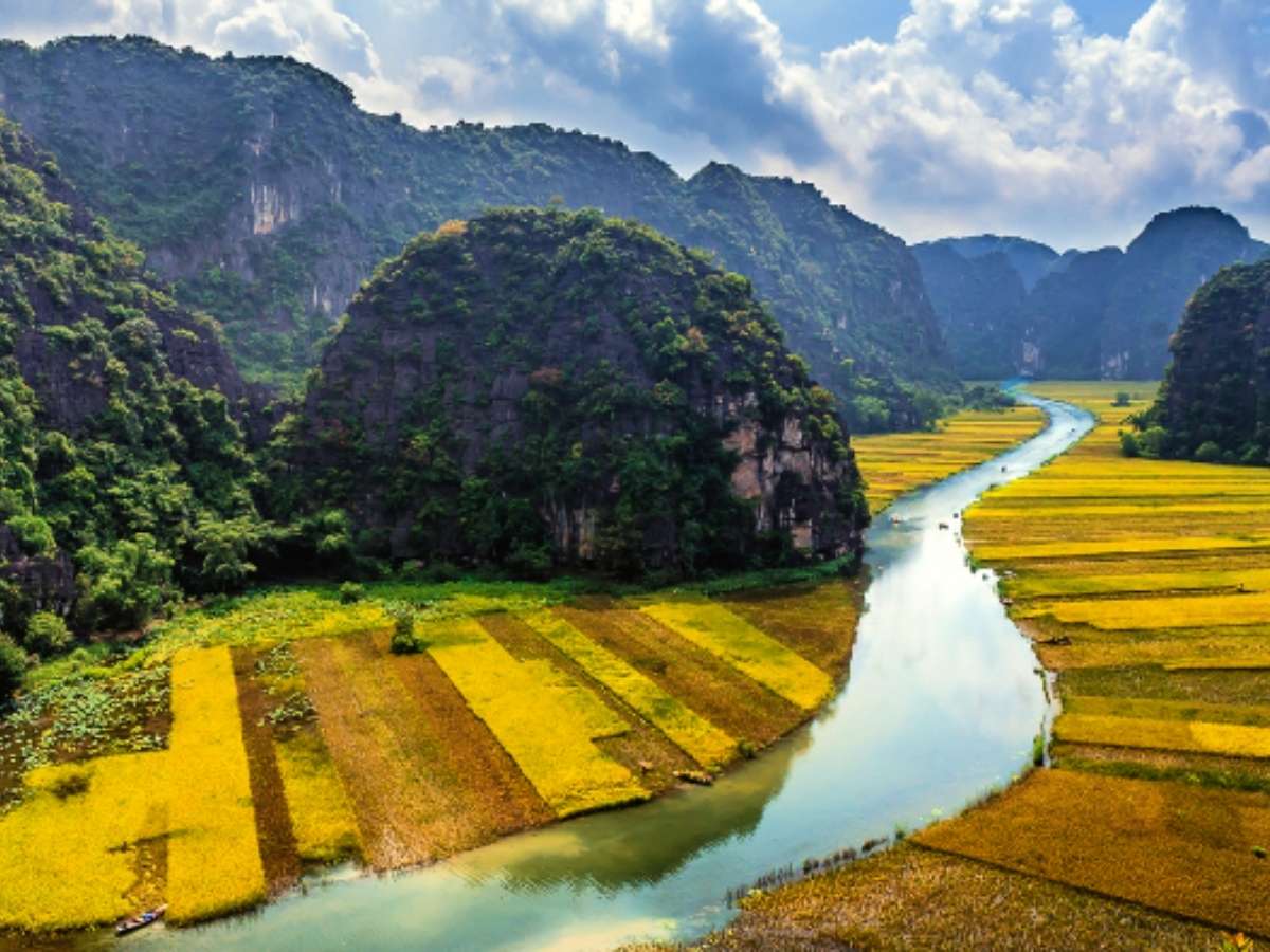 Tam Cốc Bích Động là danh thắng sông nước nổi tiếng. (Nguồn: Sưu tầm)