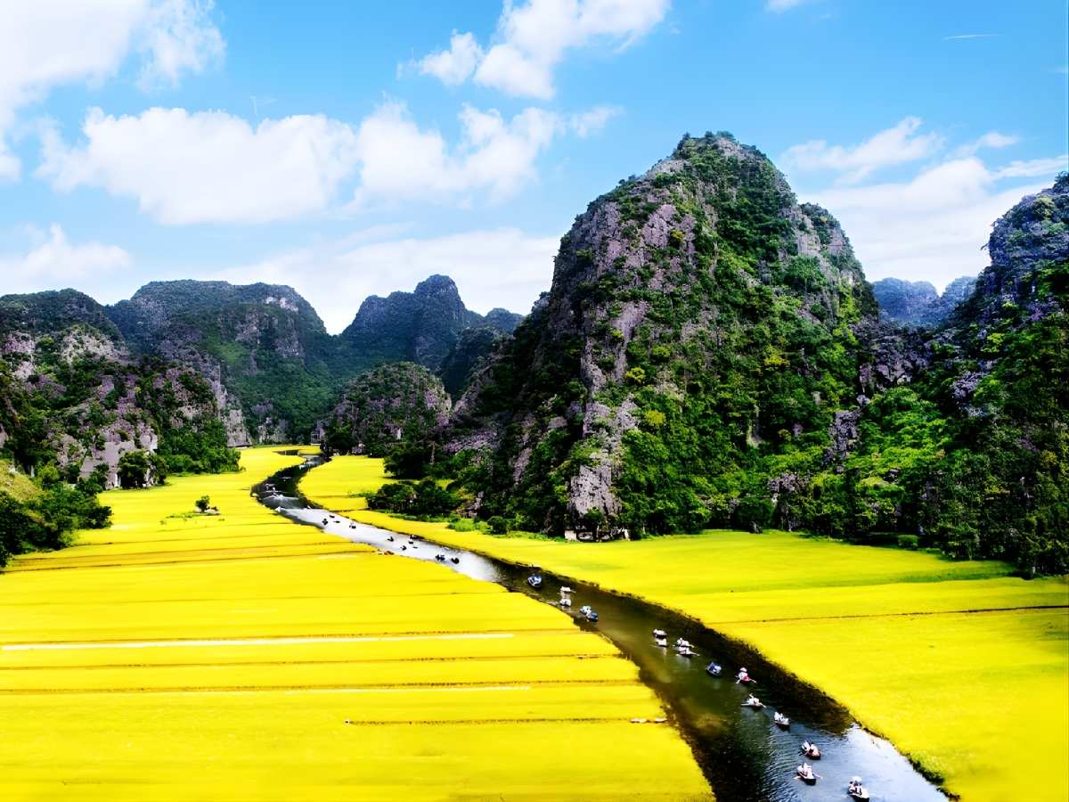 Tam Cốc Bích Động là khu danh thắng sông nước Ninh Bình. (Nguồn: Sưu tầm)