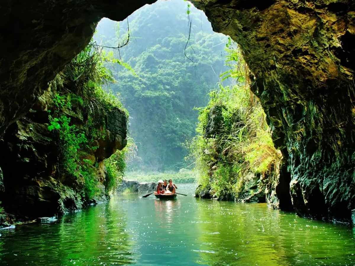 Đầu tháng 9 tại Ninh Bình đánh dấu giai đoạn chuyển mùa từ hè sang thu, nền nhiệt có xu hướng giảm nhẹ. (Nguồn: Sưu tầm)