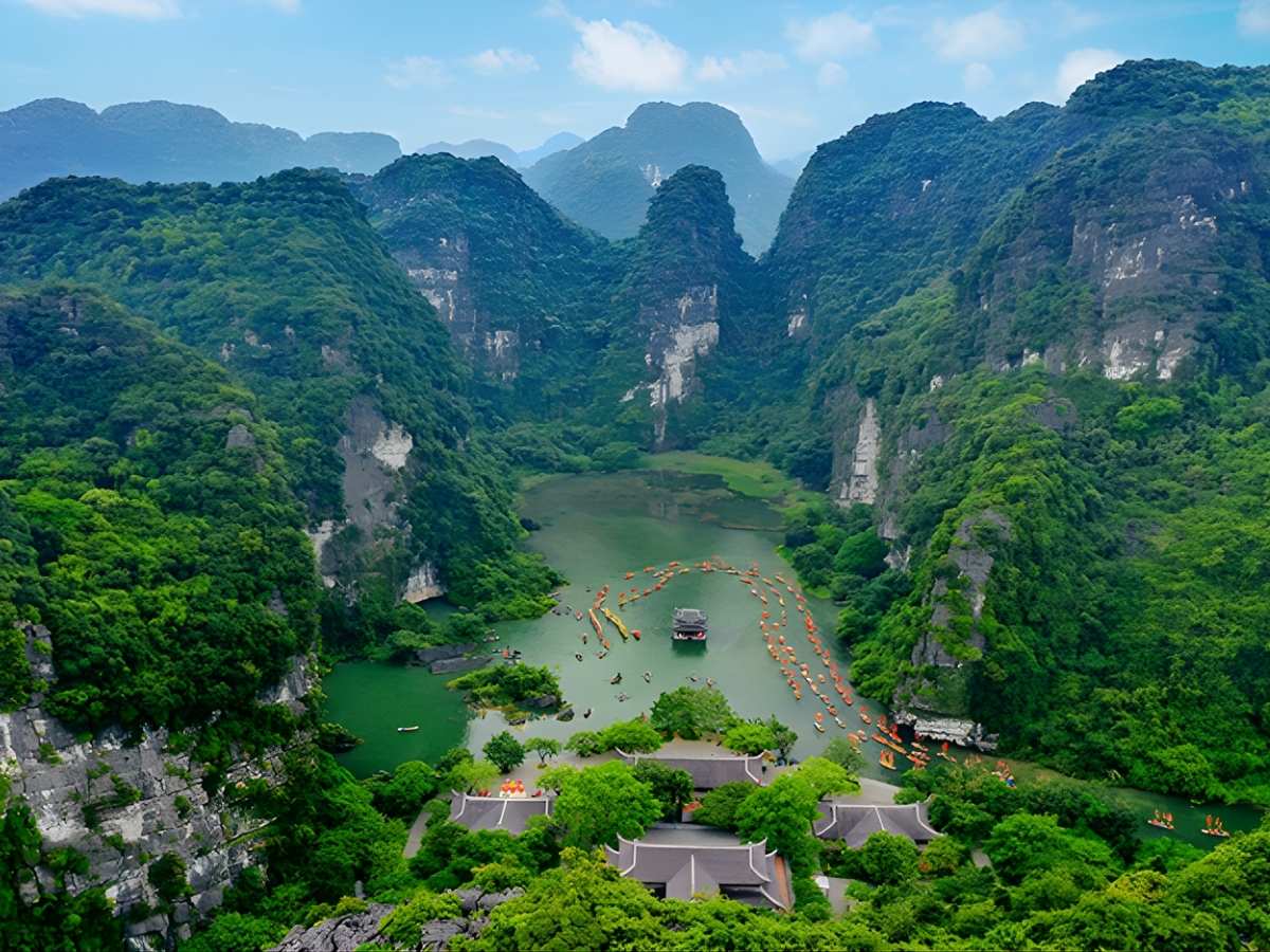 Tràng An là di sản thiên nhiên với sông nước. (Nguồn: Sưu tầm)