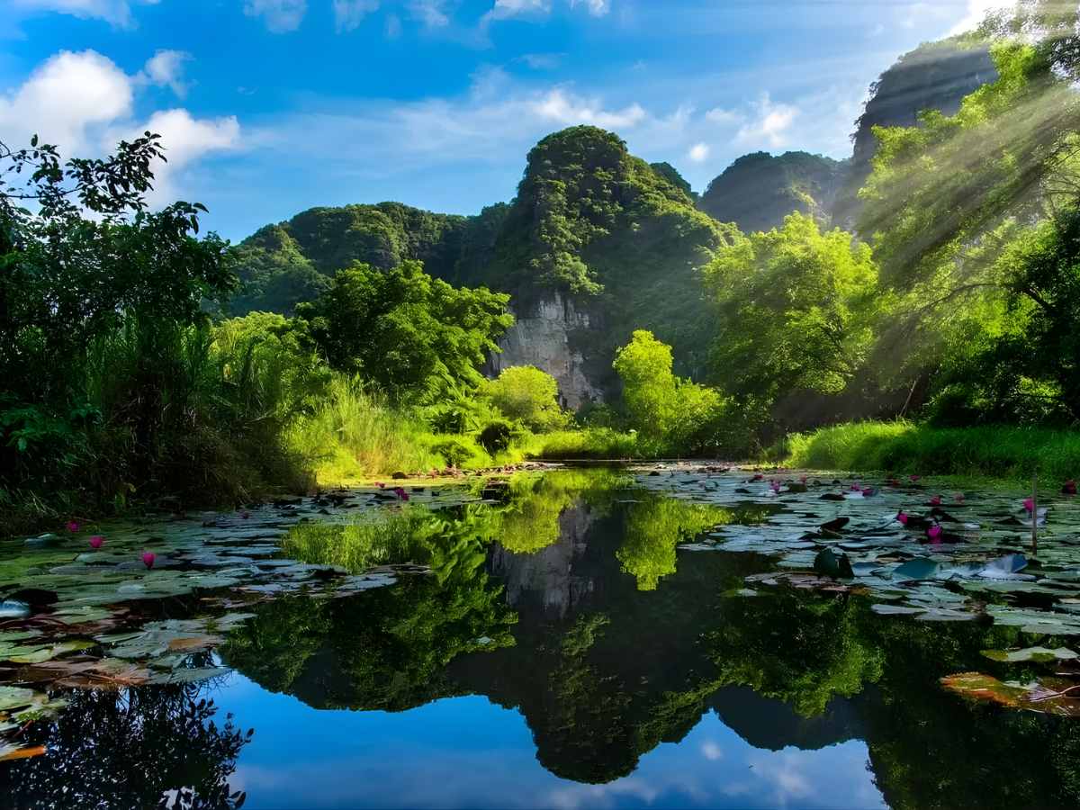 Di chuyển từ Hà Nội đến Ninh Bình chỉ dao động khoảng 150km, rất phù hợp cho gia đình có trẻ nhỏ. (Nguồn: Sưu tầm)