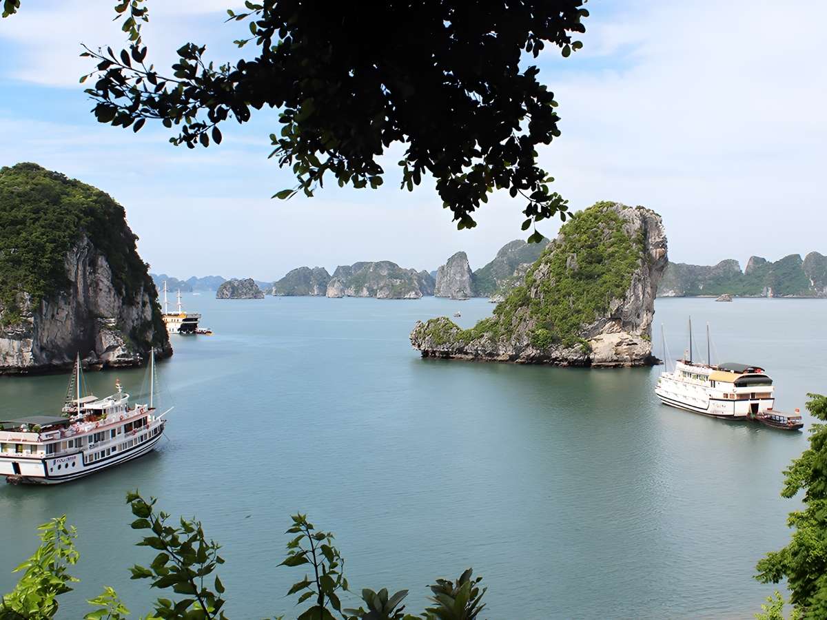 Vịnh Hạ Long là di sản thiên nhiên nổi tiếng Quảng Ninh. (Nguồn: Sưu tầm)&nbsp;
