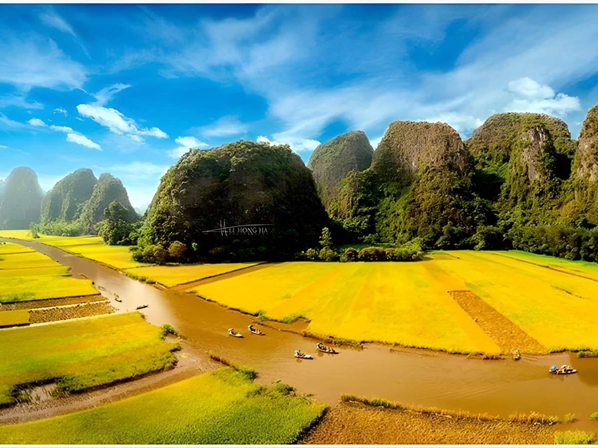 Tam Cốc Bích Động là danh thắng sông nước Ninh Bình. (Nguồn: Sưu tầm)