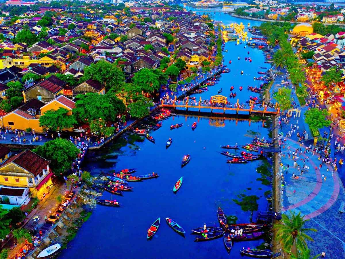 Thời tiết đầu thu mát mẻ, không quá nắng gắt nên giúp du khách thuận lợi tham gia các hoạt động ngoài trời. (Nguồn: Sưu tầm)