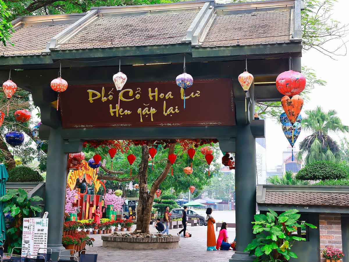 Ngày đầu tiên thì du khách có thể bắt đầu hành trình khám phá các di sản cũng như phố cổ Hoa Lư. (Nguồn: Sưu tầm)