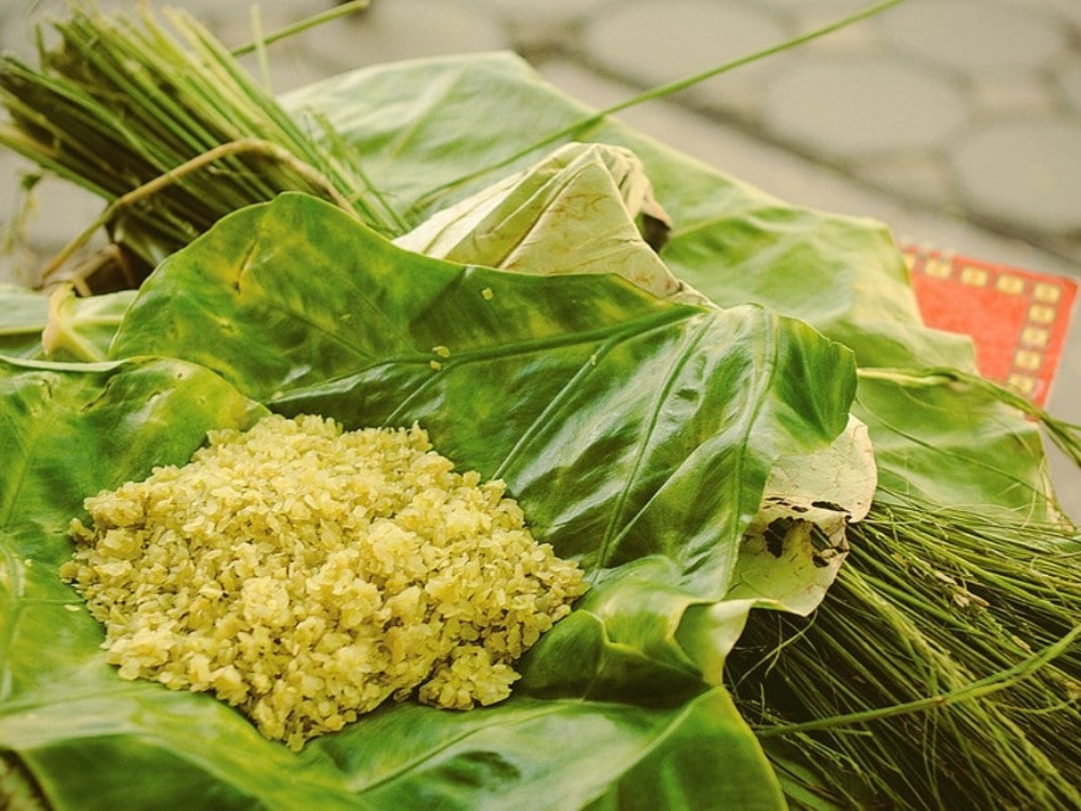 Thưởng thức cốm Hà Nội gắn liền với ẩm thực miền Bắc tháng 10. (Nguồn: Sưu tầm)&nbsp;
