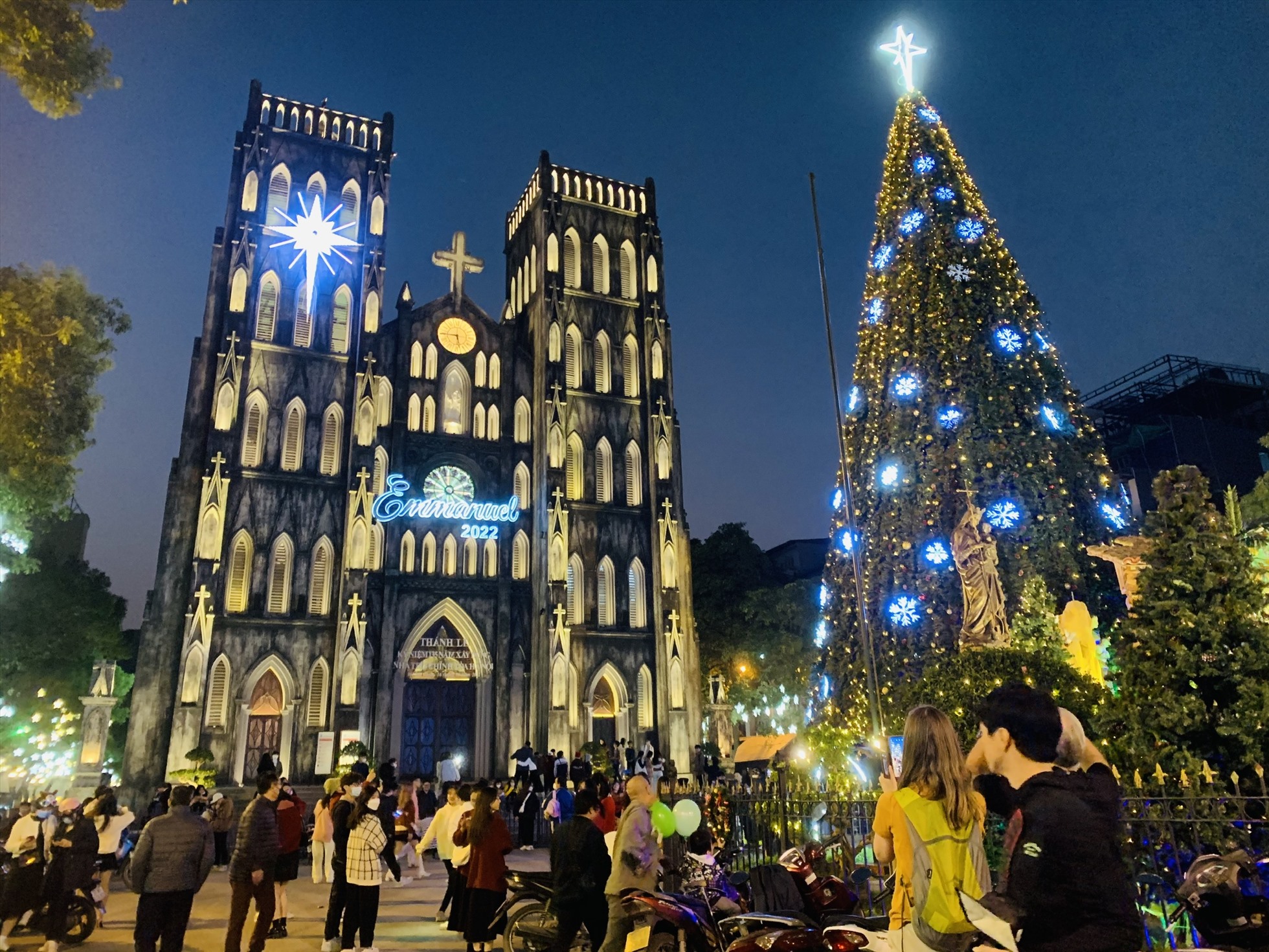 Hà Nội tháng 12 – phố cổ lung linh sắc Noel, Hồ Gươm se lạnh và những góc cà phê ấm áp giữa mùa đông. (Nguồn: Sưu tầm)