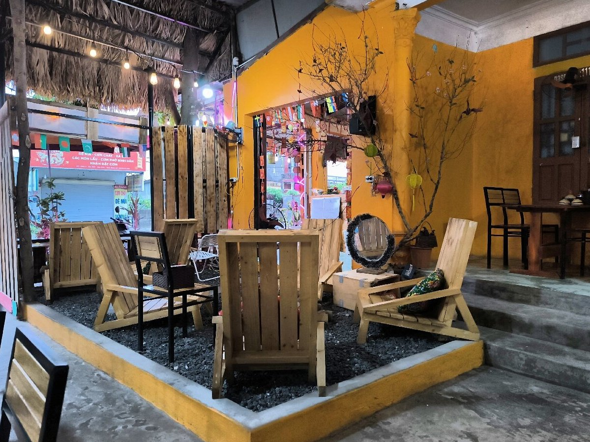 Không gian ấm cúng tại Bai Dinh Viet’s Choice Coffee & Resto. (Nguồn: Sưu tầm)