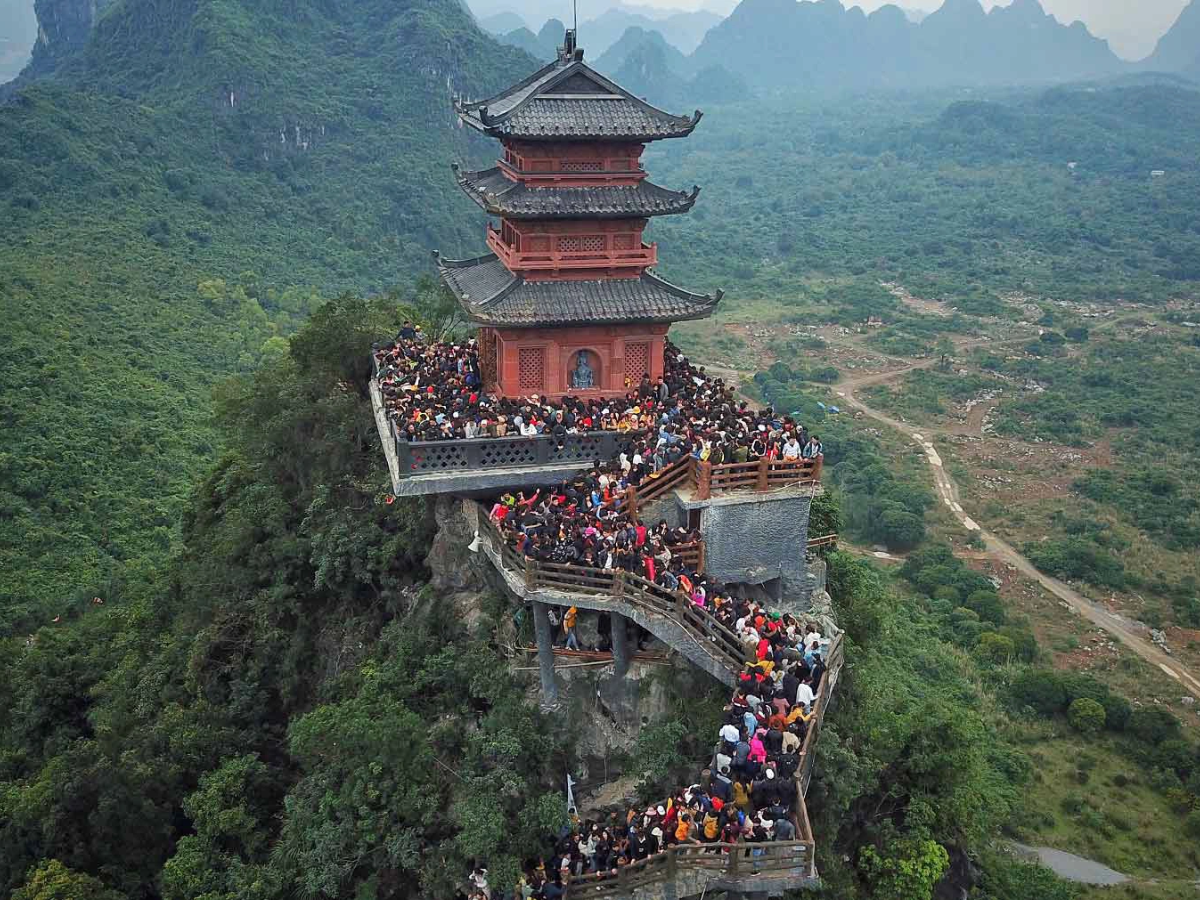 Chùa Tam Chúc thu hút nhiều du khách ghé thăm. (Nguồn: VnExpress)