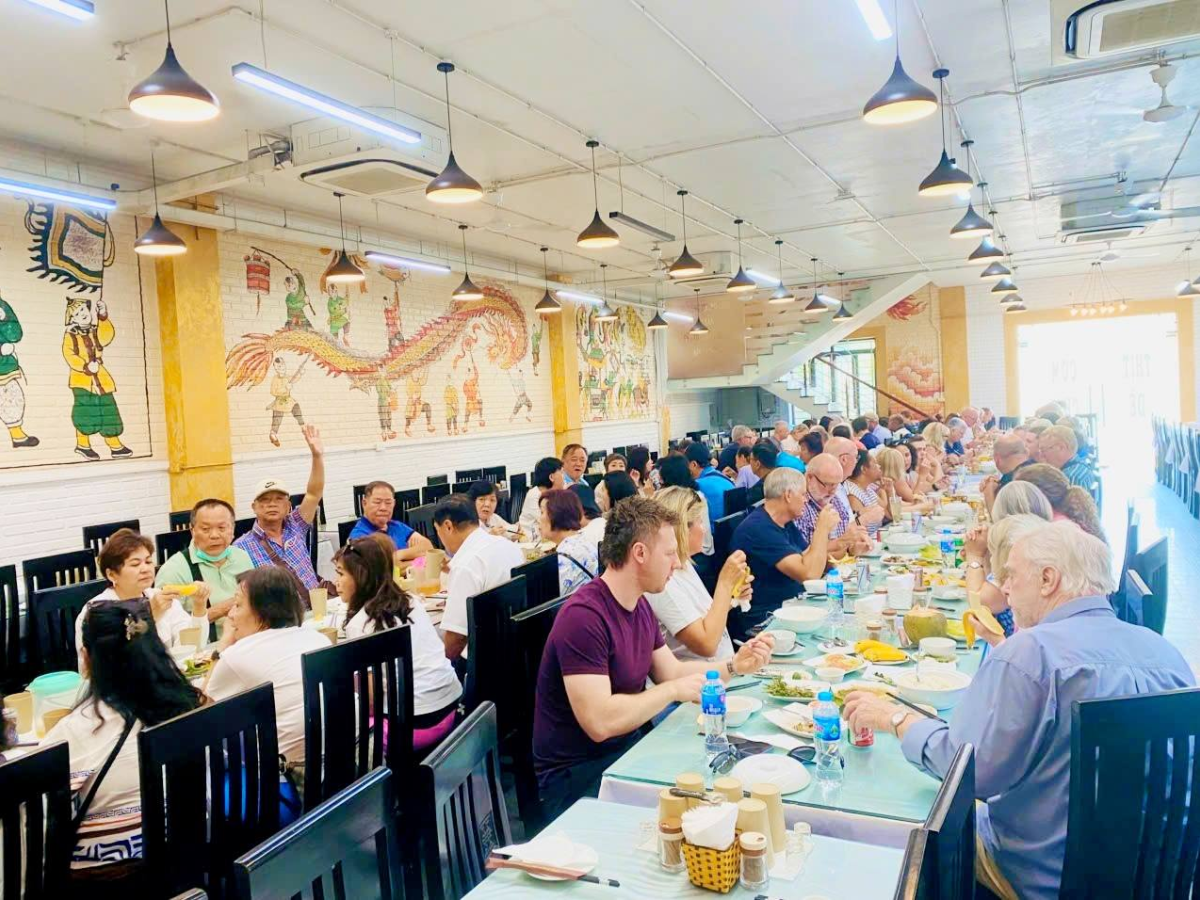Không gian nhà hàng rộng rãi, có thể đón được nhiều đoàn khách cùng lúc. (Nguồn: Sưu tầm)&nbsp;