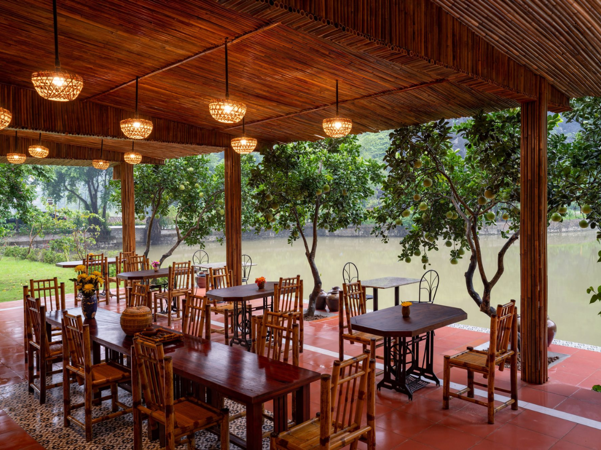 Nhà hàng An's Eco Garden Resort phục vụ ẩm thực Việt và món Âu trong không gian mở, hướng vườn và hồ bơi, mang đến trải nghiệm dùng bữa thư thái. (Nguồn: Sưu tầm)