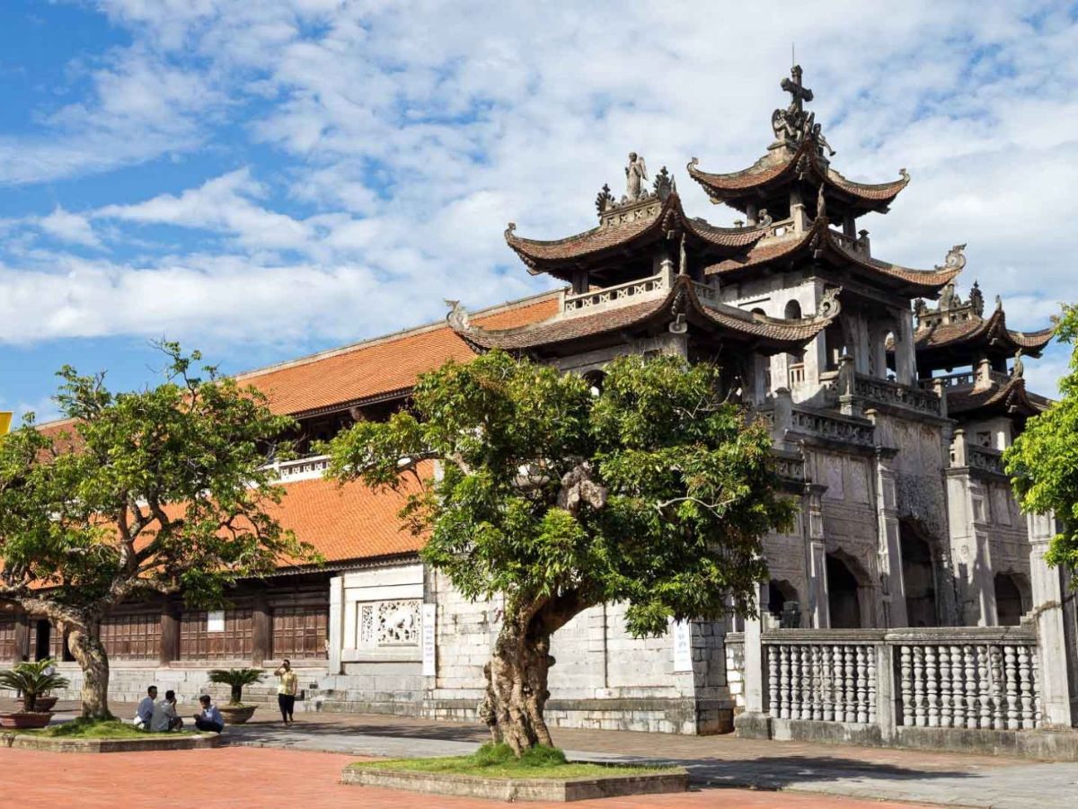 Quần thể Nhà thờ đá Phát Diệm nổi bật với kiến trúc kết hợp hài hòa giữa phong cách Công giáo và nét truyền thống Việt Nam. (Nguồn: Sưu tầm)
