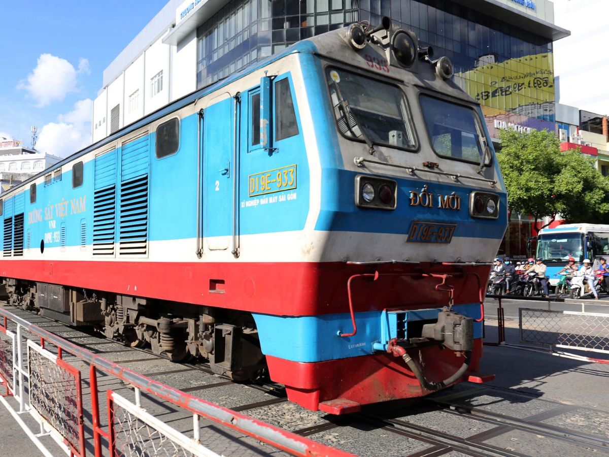 Di chuyển bằng tàu hỏa là phương án tiết kiệm nhất cho chuyến đi từ Nam Định đến Sun World Ha Nam.