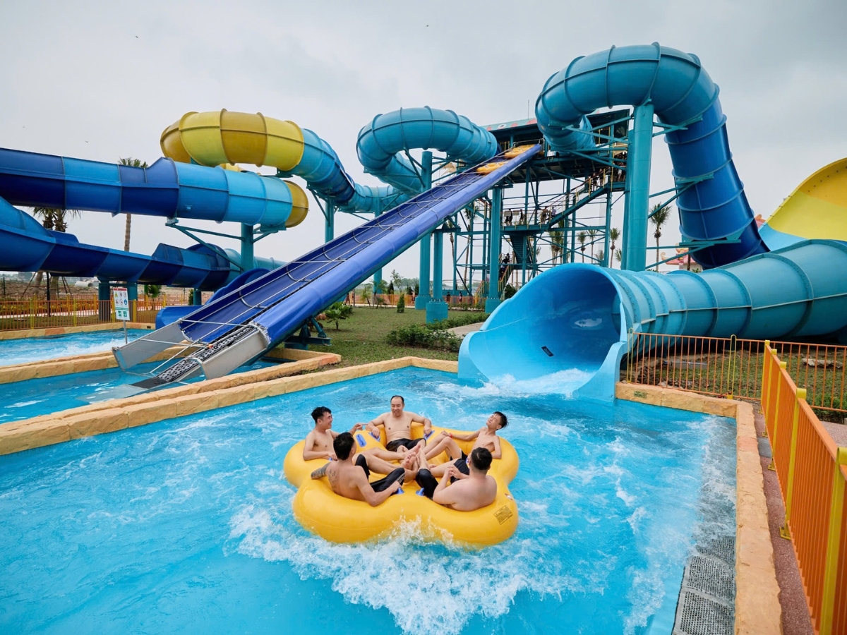 Tận hưởng những trò chơi thú vị, hấp dẫn tại công viên nước Sun World Ha Nam.