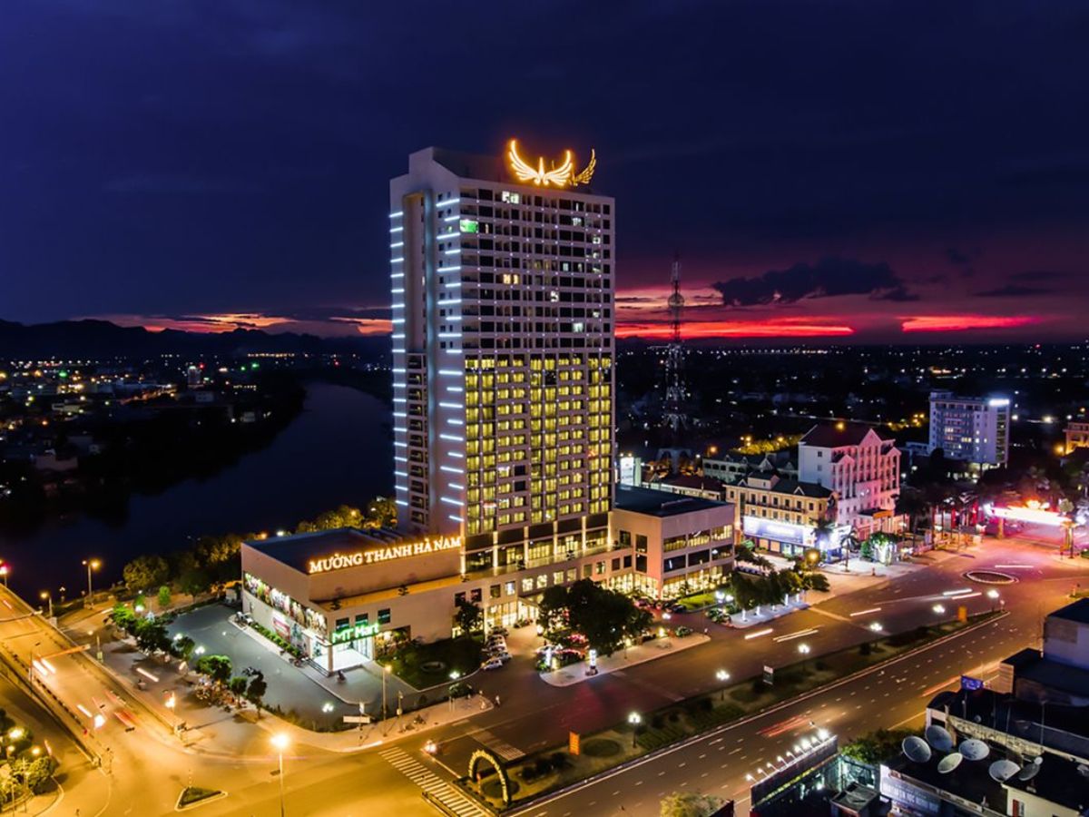 Du khách có thể lựa chọn nghỉ dưỡng tại khách sạn Mường Thanh Grand Hà Nam.