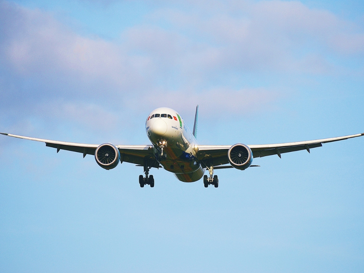 Đi máy bay từ Sài Gòn ra Hà Nội là phương án thuận tiện và tiết kiệm thời gian nhất.