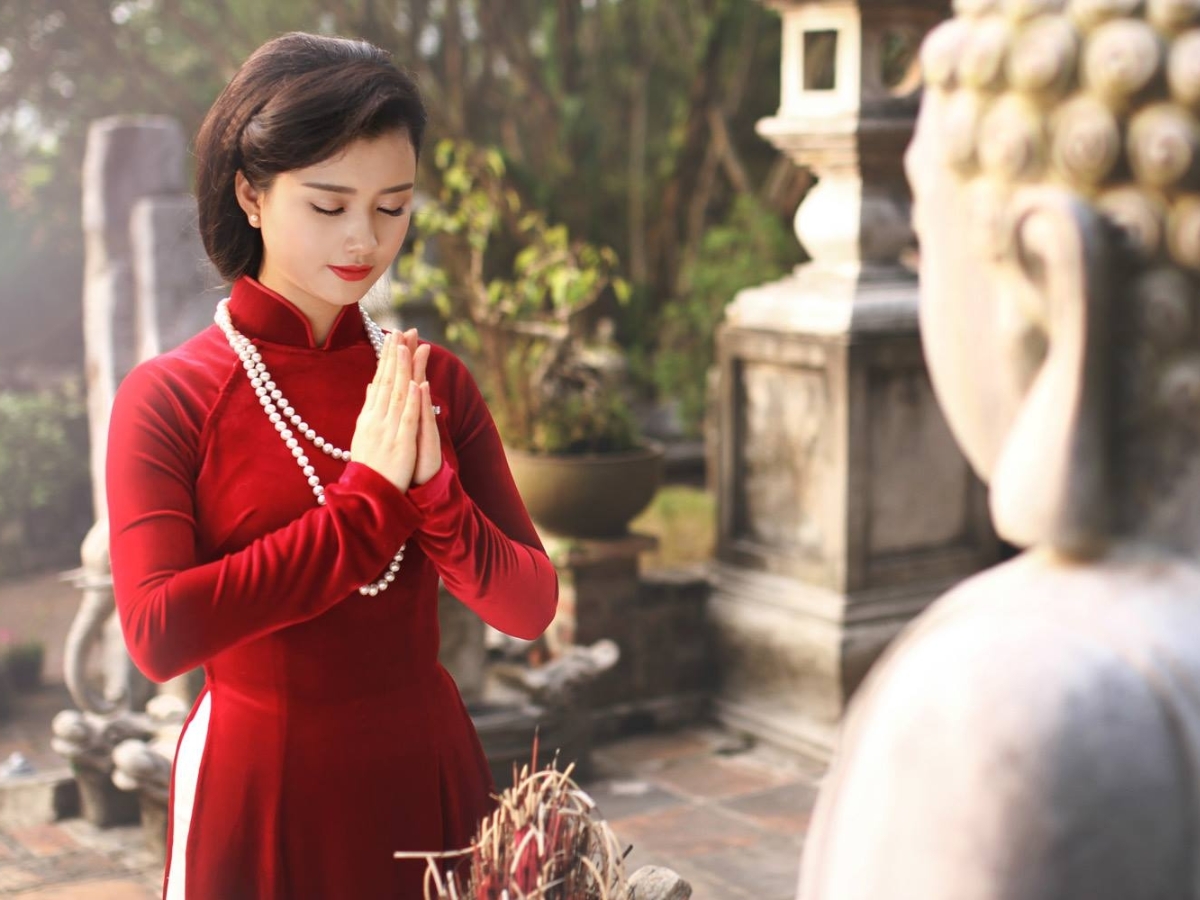 Ăn mặc kín đáo, lịch sự khi đi lễ chùa.