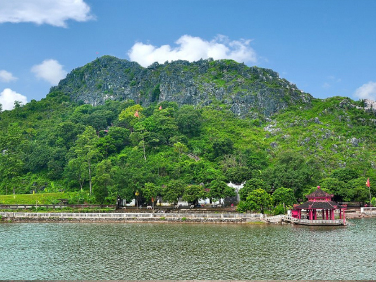 Ghé thăm những địa điểm du lịch nổi tiếng và thưởng thức đặc sản dê Kim Bảng là một trải nghiệm thú vị. (Nguồn: Sưu tầm)