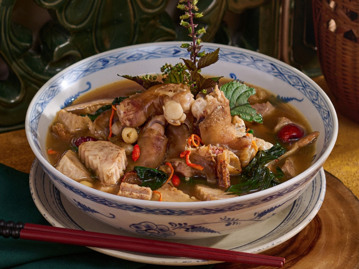 Dê hầm thuốc bắc là sự kết hợp độc đáo giữa ẩm thực và dưỡng sinh.