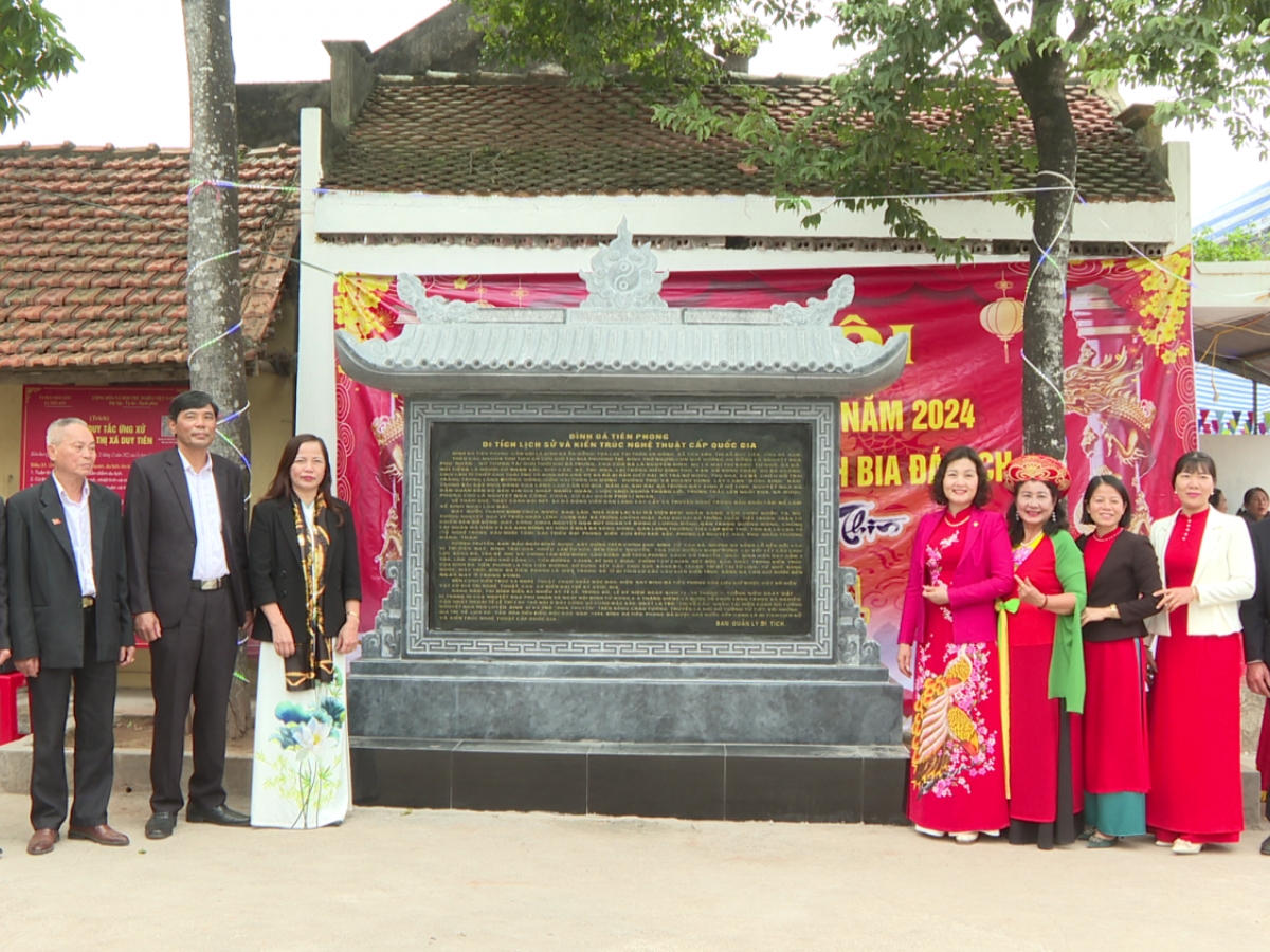 Hòa mình vào không khí lễ hội đình đá tại Đình đá Tiên Phong