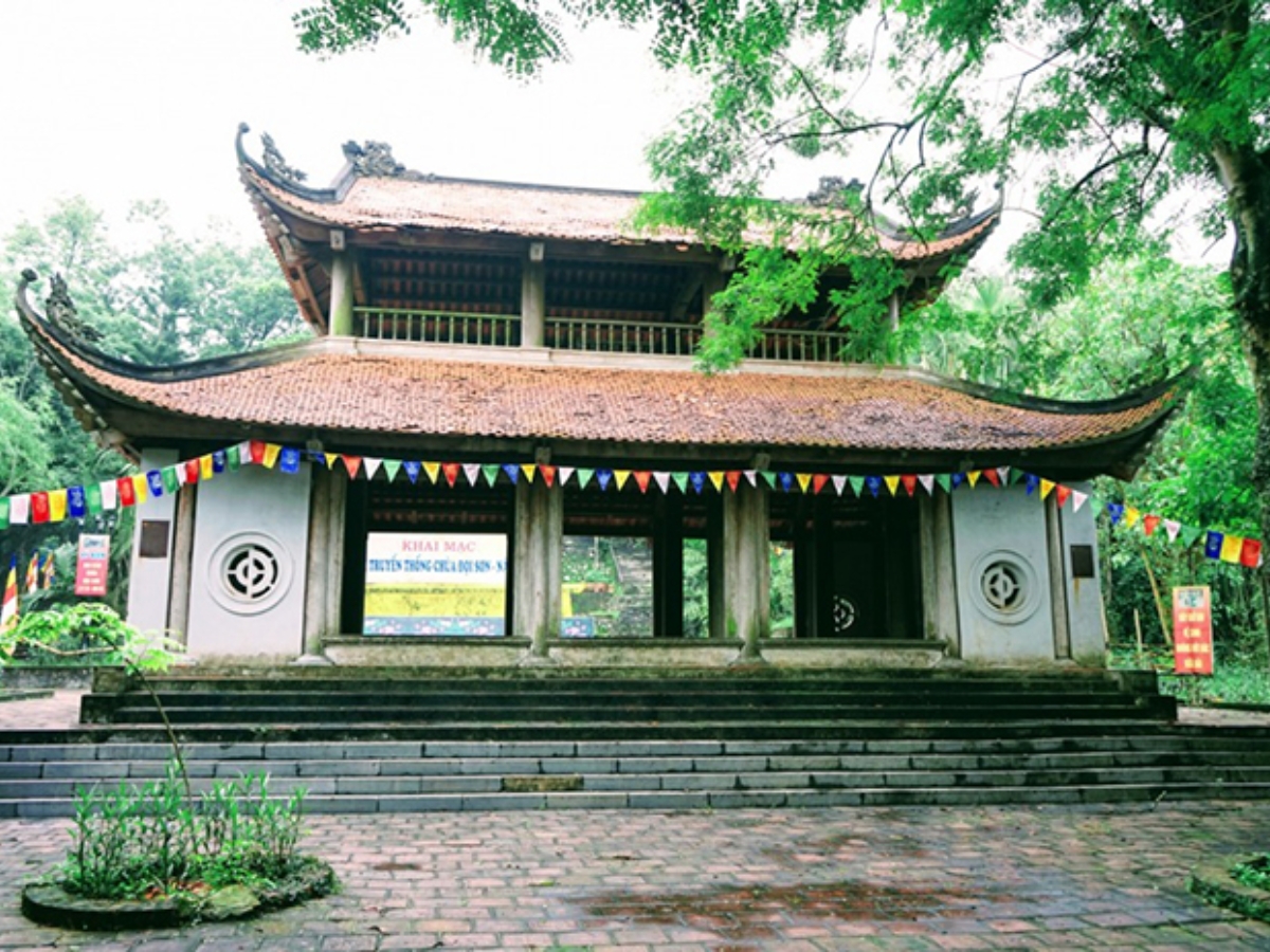 Khung cảnh thanh tịnh, mát mẻ tại chùa