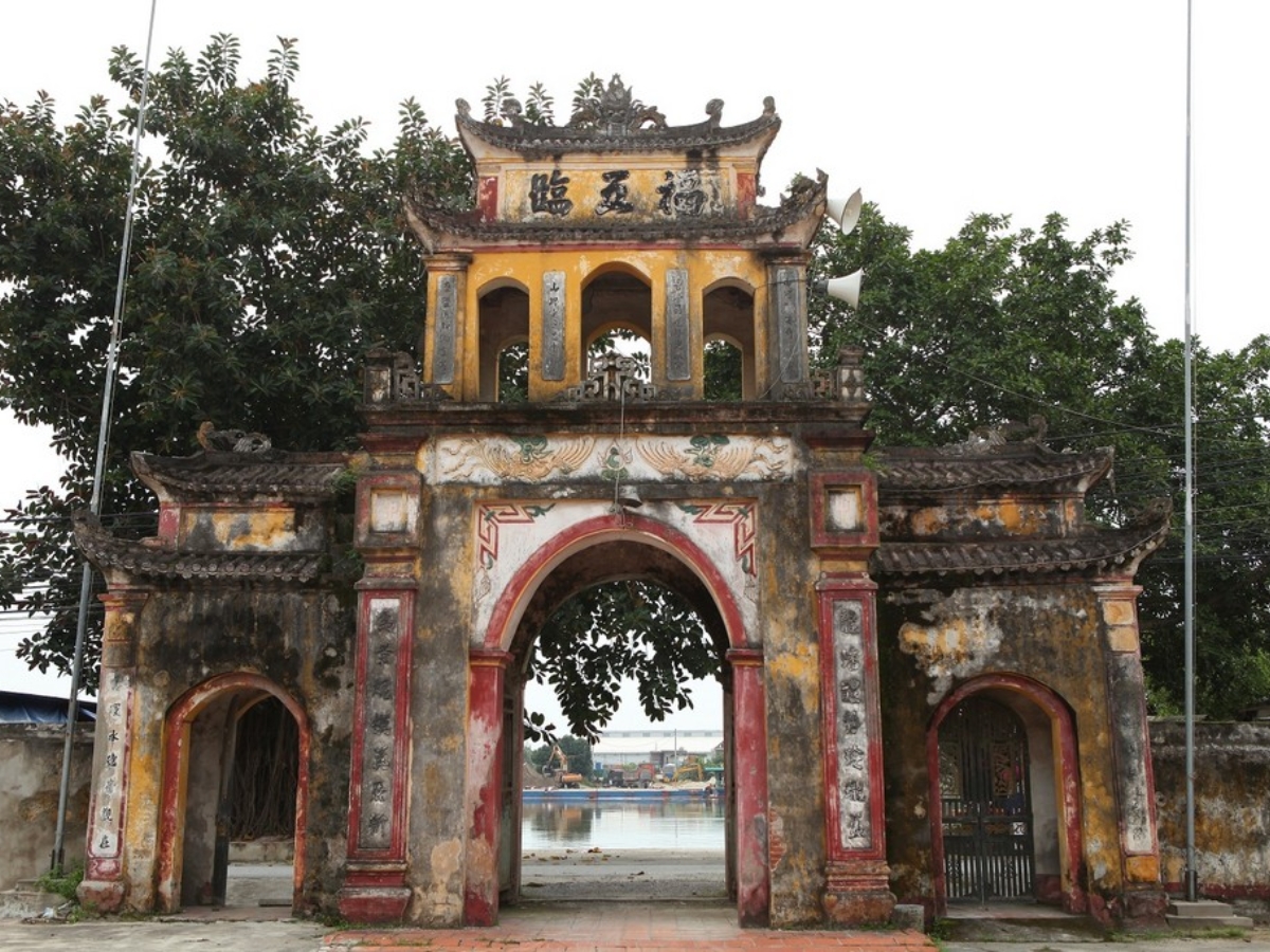 Cổng vào Đình - chùa Châu