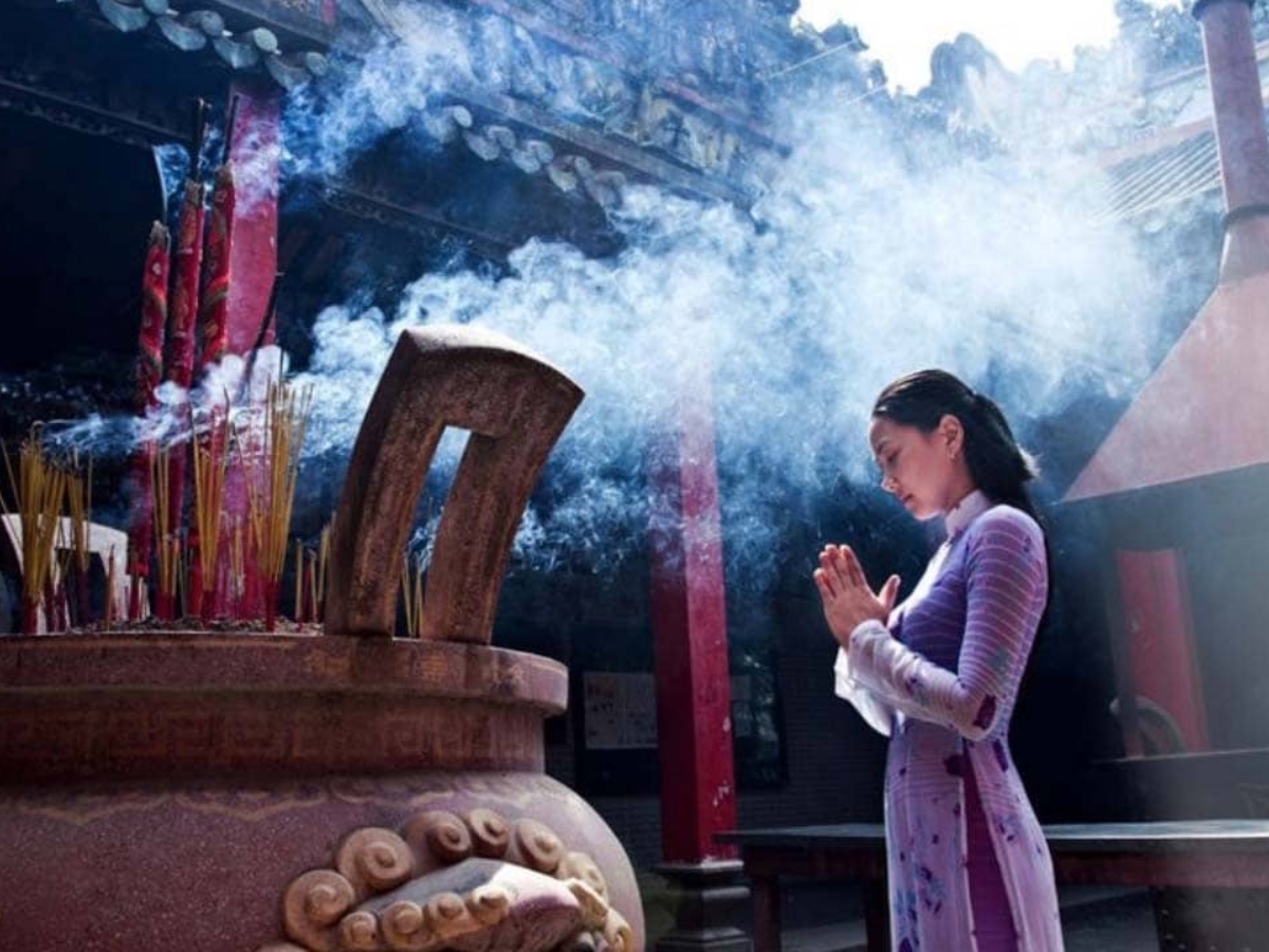 Ăn mặc lịch sự, kín đáo khi đi lễ chùa tại Hà Nam.