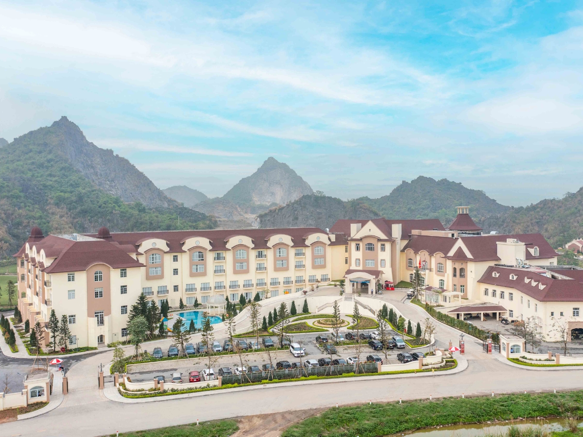 Tận hưởng không gian nghỉ dưỡng sang trọng, đẳng cấp tại Legend Valley Hotel.