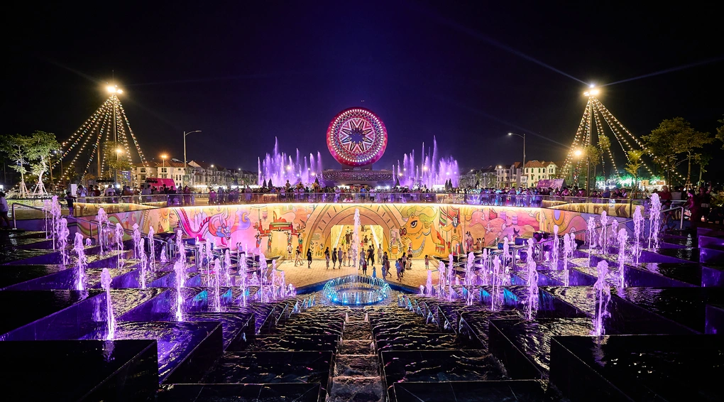 Quảng trường Trống Đọi Tam trở thành biểu tượng check-in mới. Quảng trường Trống Đọi Tam trở thành biểu tượng check-in mới.