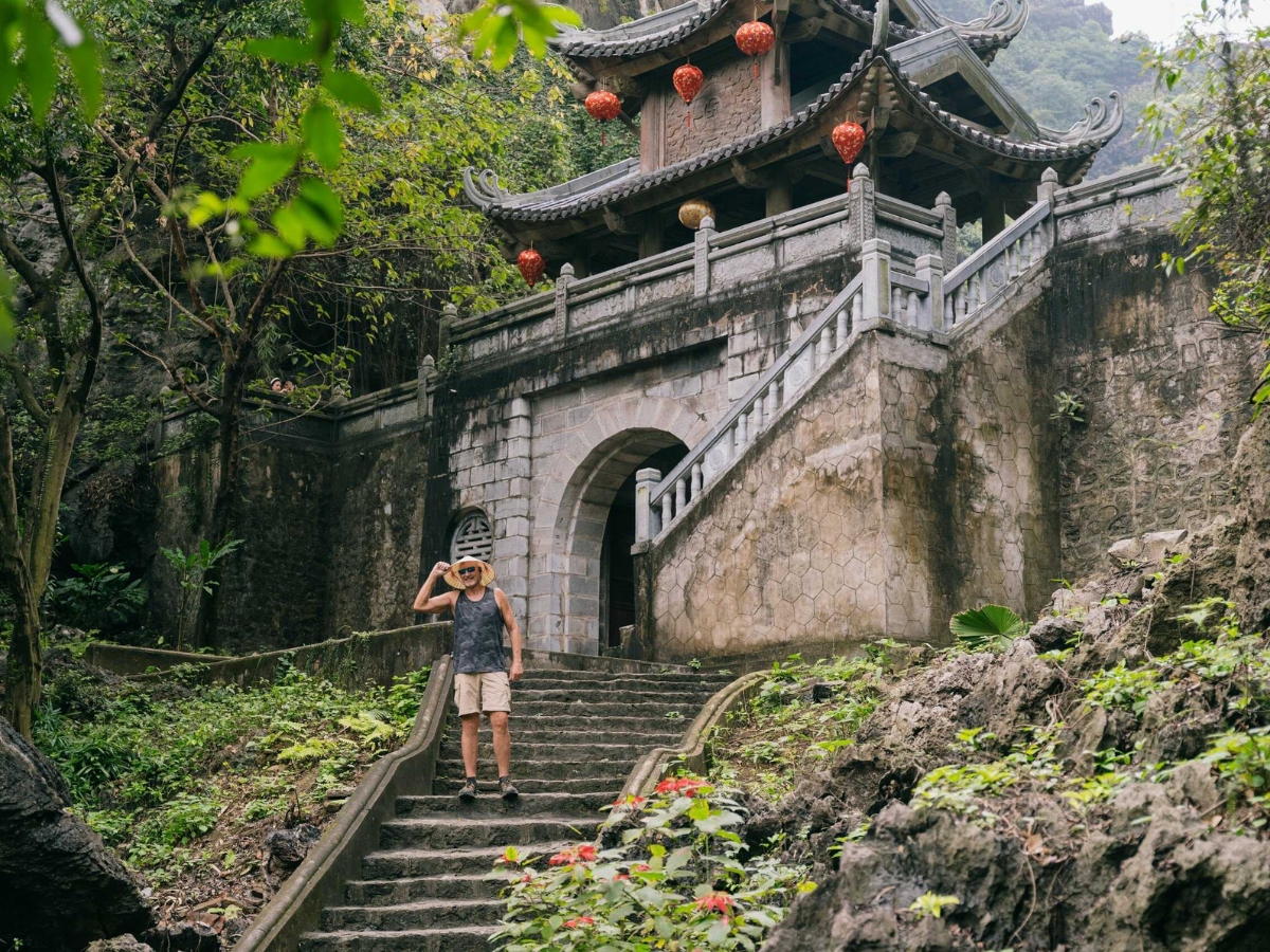 Giá vé tham quan Tuyệt Tình Cốc hợp lý, phù hợp với nhiều du khách.