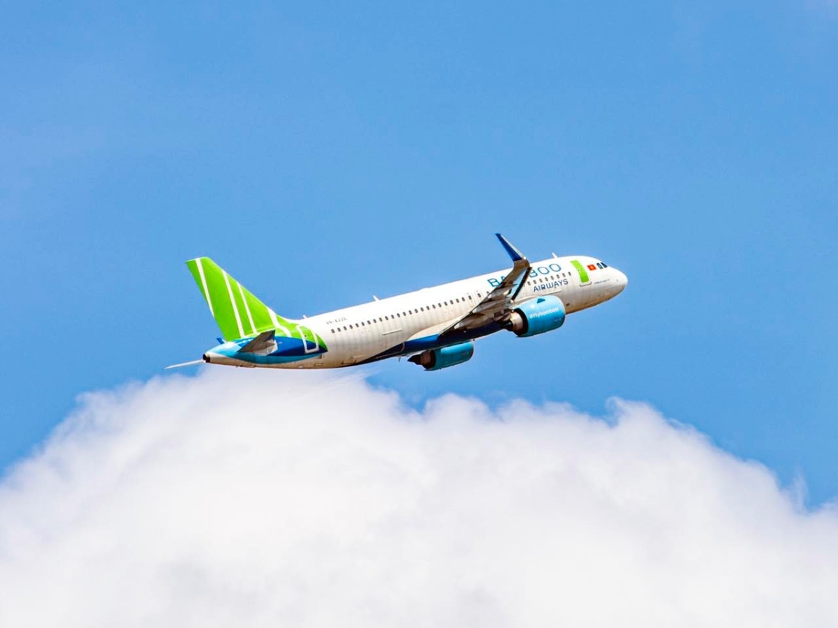 Di chuyển bằng máy bay là phương án được nhiều du khách lựa chọn.