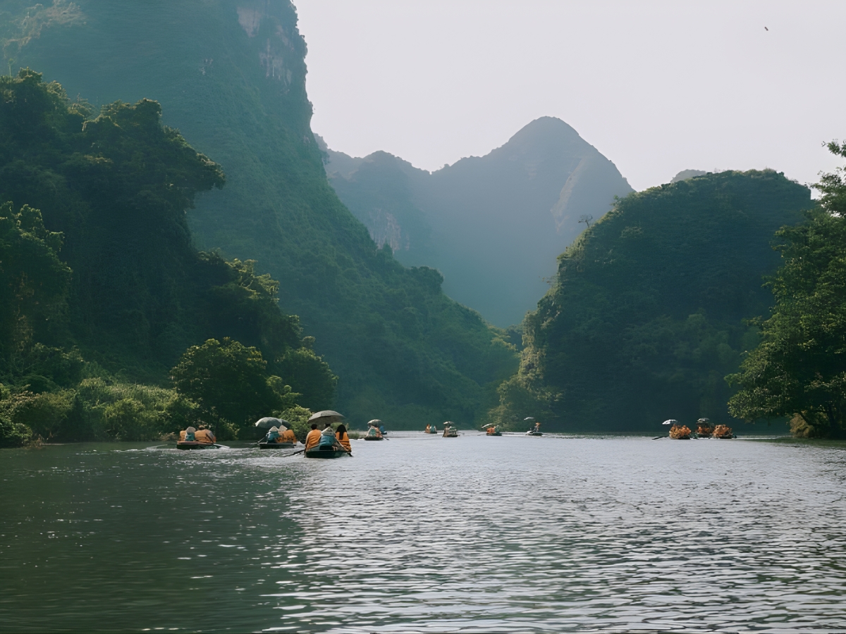 Hồ Yên Thắng là hồ nước ngọt lớn nhất cả nước.