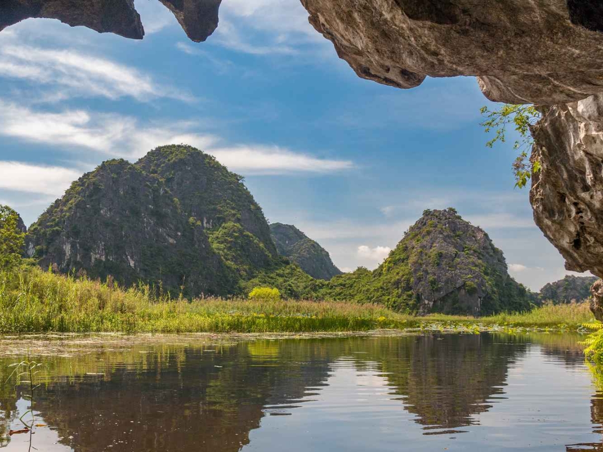 Đầm Vân Long sở hữu hệ thống hang động tự nhiên đa dạng, phong phú. 