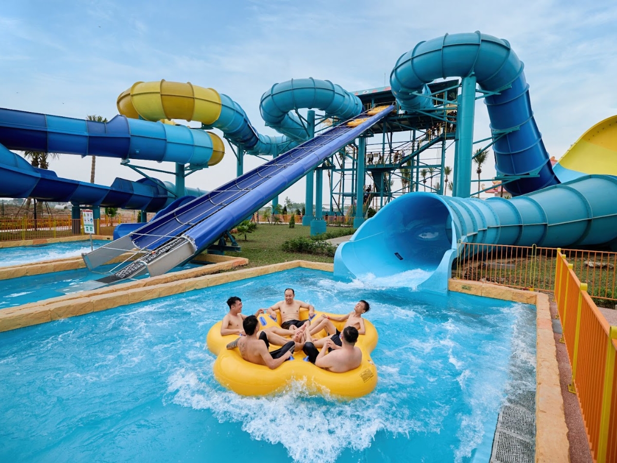 Kết hợp vui chơi tại công viên nước Sun World Ha Nam. 