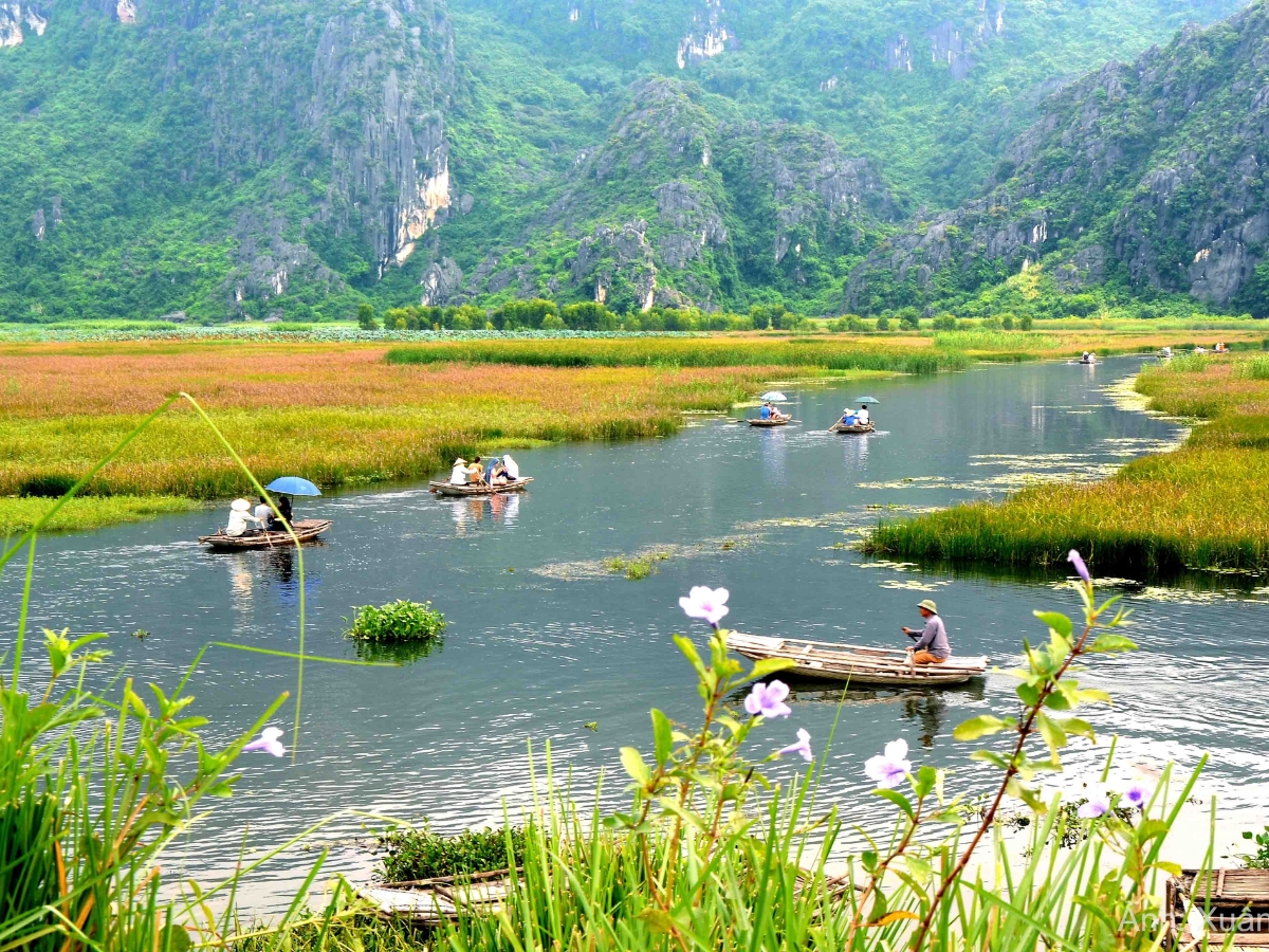 Đầm Vân Long đẹp tựa bức tranh sơn thủy hữu tình.