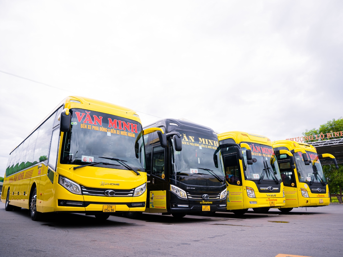 Di chuyển bằng xe khách vừa nhanh chóng, vừa tiết kiệm.