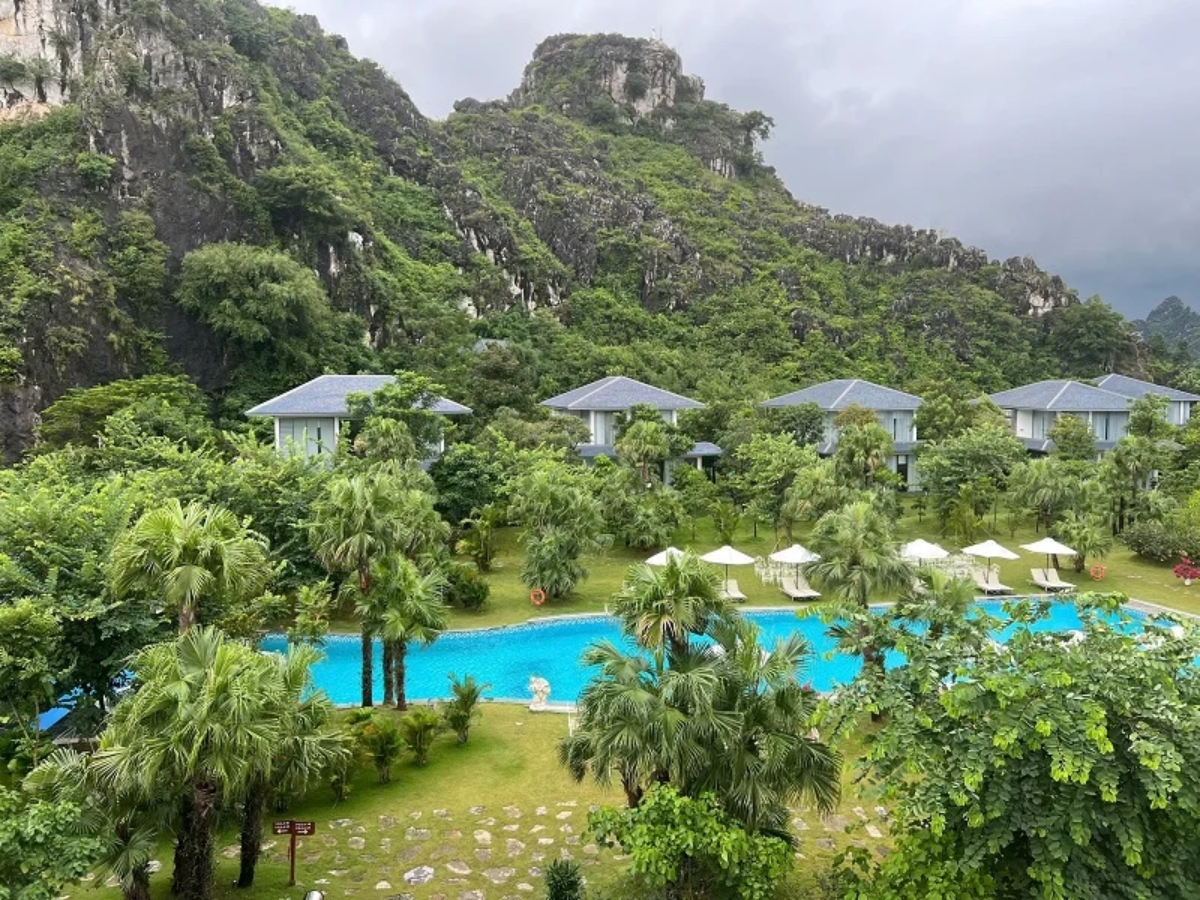 Khu du lịch Kênh Gà nằm tại xã Gia Viễn, tỉnh Ninh Bình. 