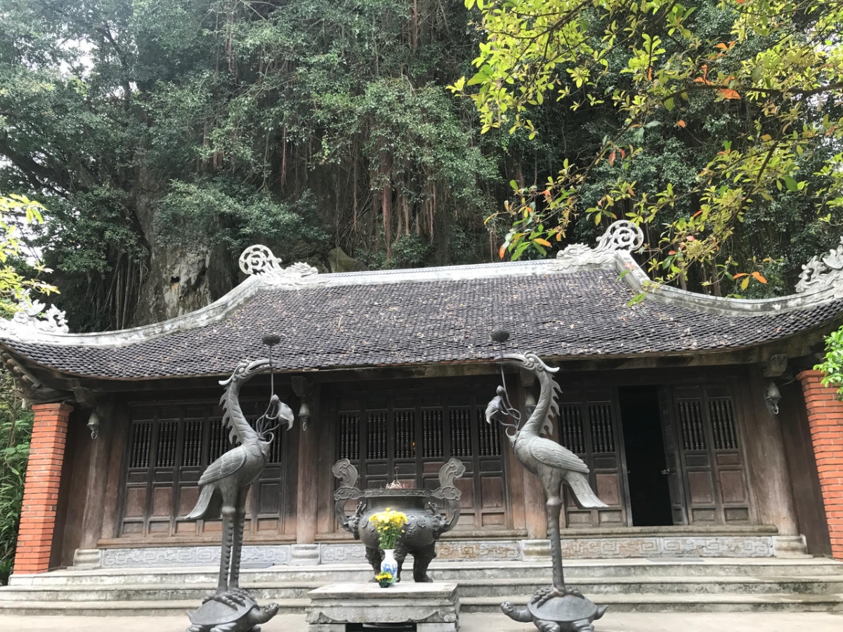 Ngôi chùa cổ kính, trang nghiêm tại núi Kỳ Lân.