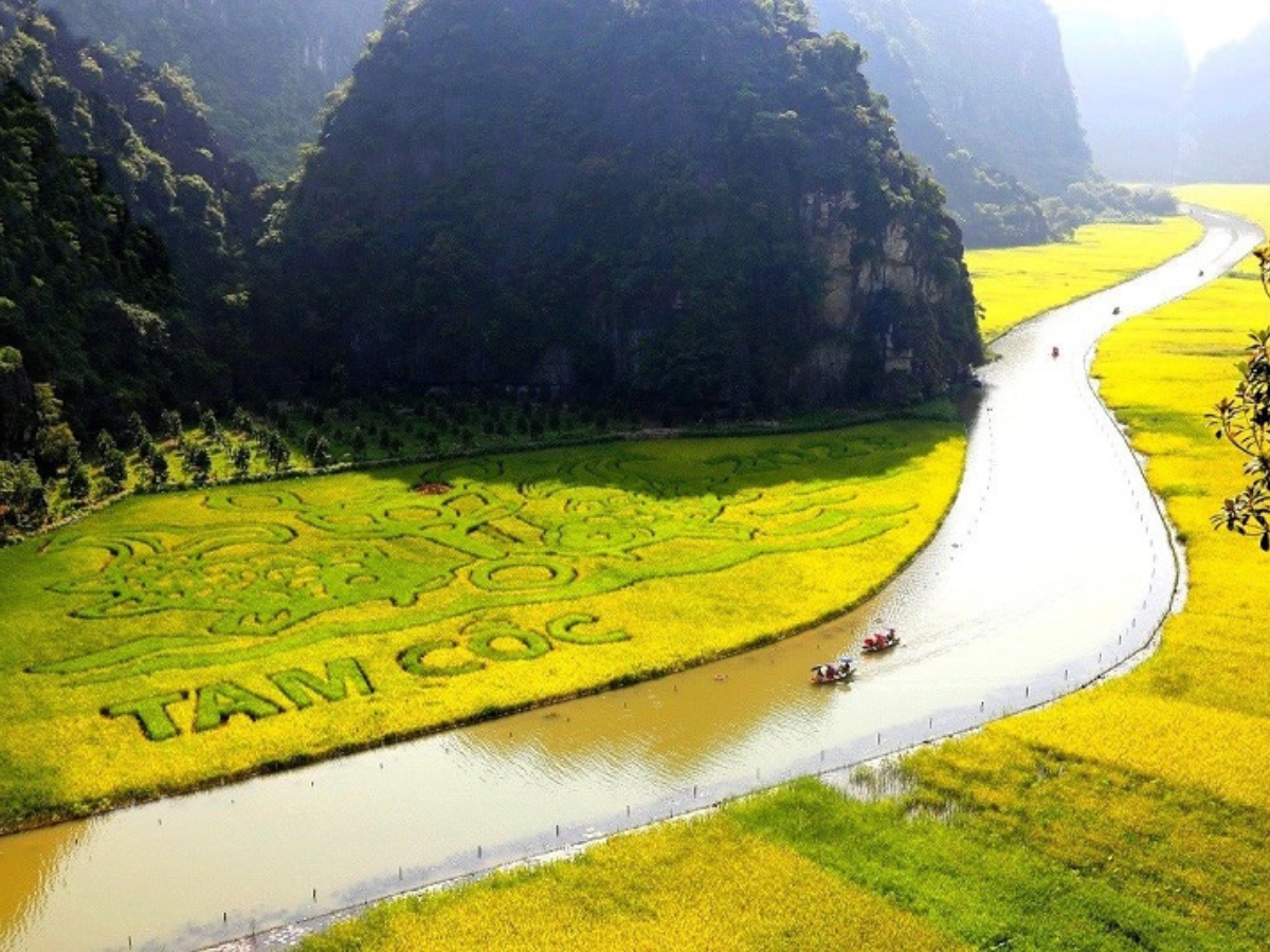 “Vịnh Hạ Long trên cạn” – tuyệt tác non nước giữa vùng di sản Ninh Bình. “Vịnh Hạ Long trên cạn” – tuyệt tác non nước giữa vùng di sản Ninh Bình.