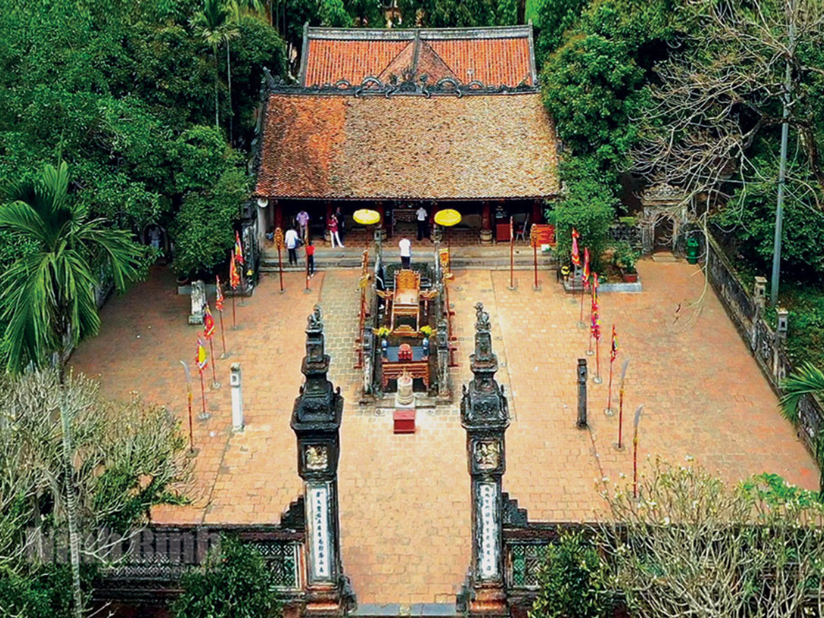 Cố đô Hoa Lư mở ra hành trình trở về với lịch sử oai hùng của dân tộc. Cố đô Hoa Lư mở ra hành trình trở về với lịch sử oai hùng của dân tộc.