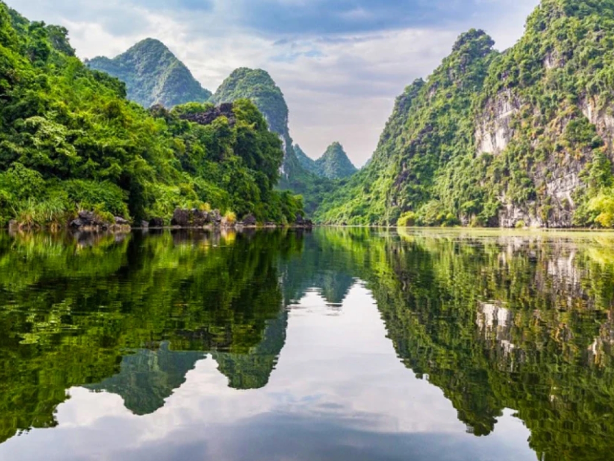 Giá vé tham quan động Am Tiên hợp lý, phù hợp với nhiều du khách. 