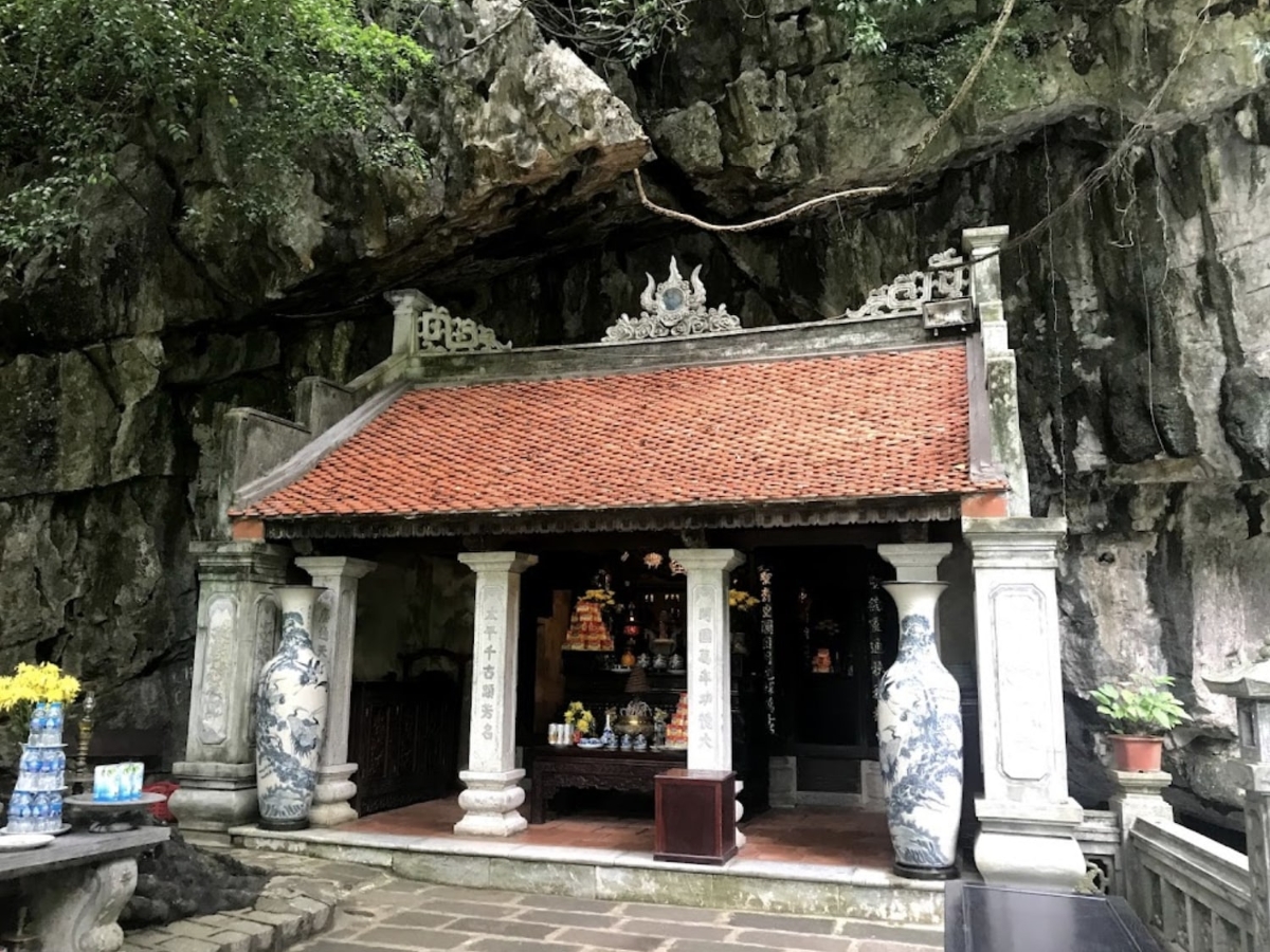 Phủ Khống là nơi thờ phụng những vị quan trung nghĩa đầu triều Đinh tại Ninh Bình