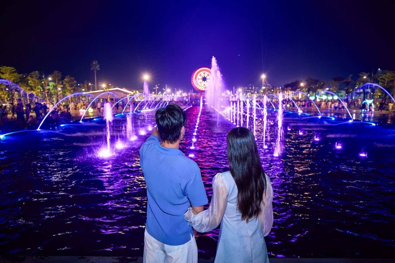 Trang phục du xuân Ninh Bình – lịch sự khi lễ chùa, gọn nhẹ khi tham quan. 