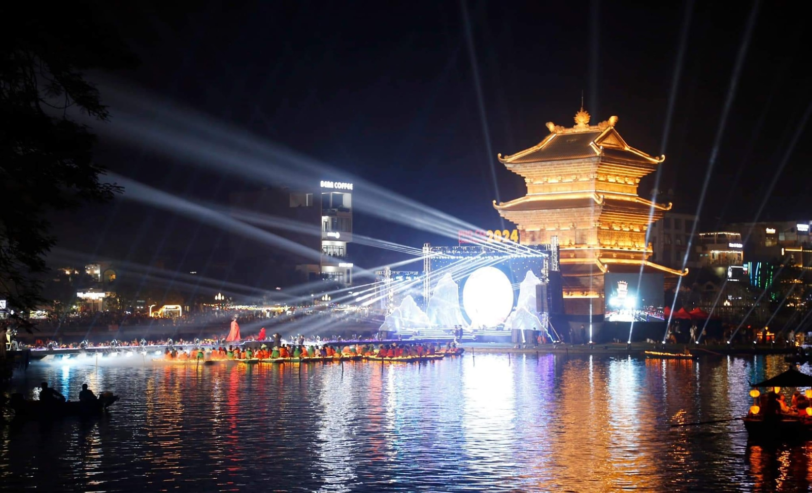 Gợi ý di chuyển đến Ninh Bình dịp Tết cho du khách từ xa.