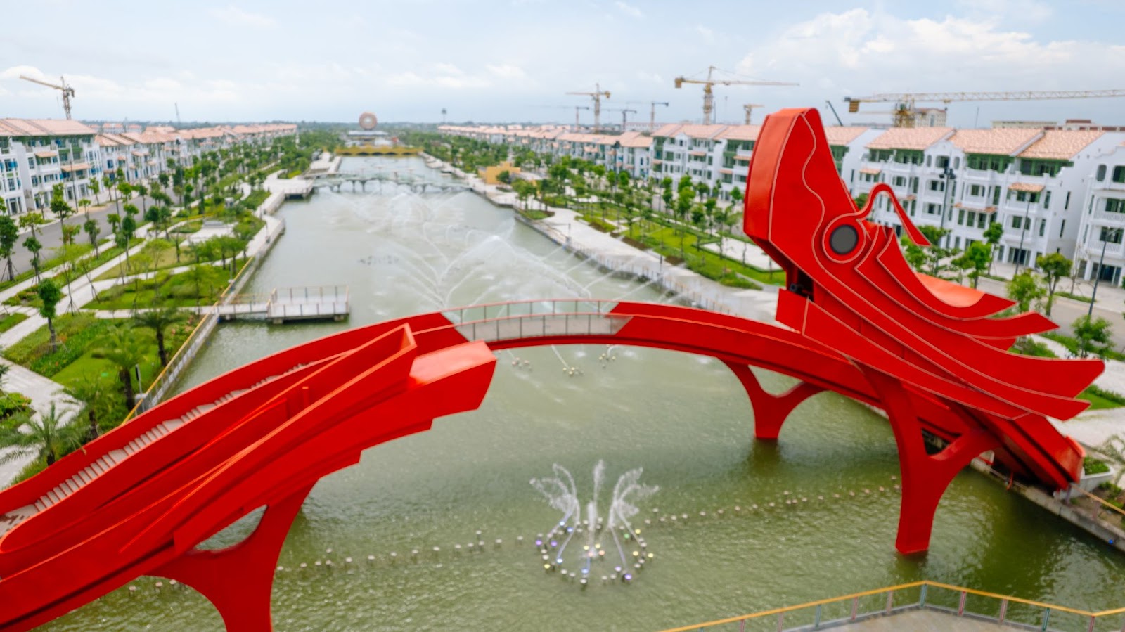 Thuê xe, taxi, xe điện – linh hoạt khám phá Ninh Bình ngày Tết.